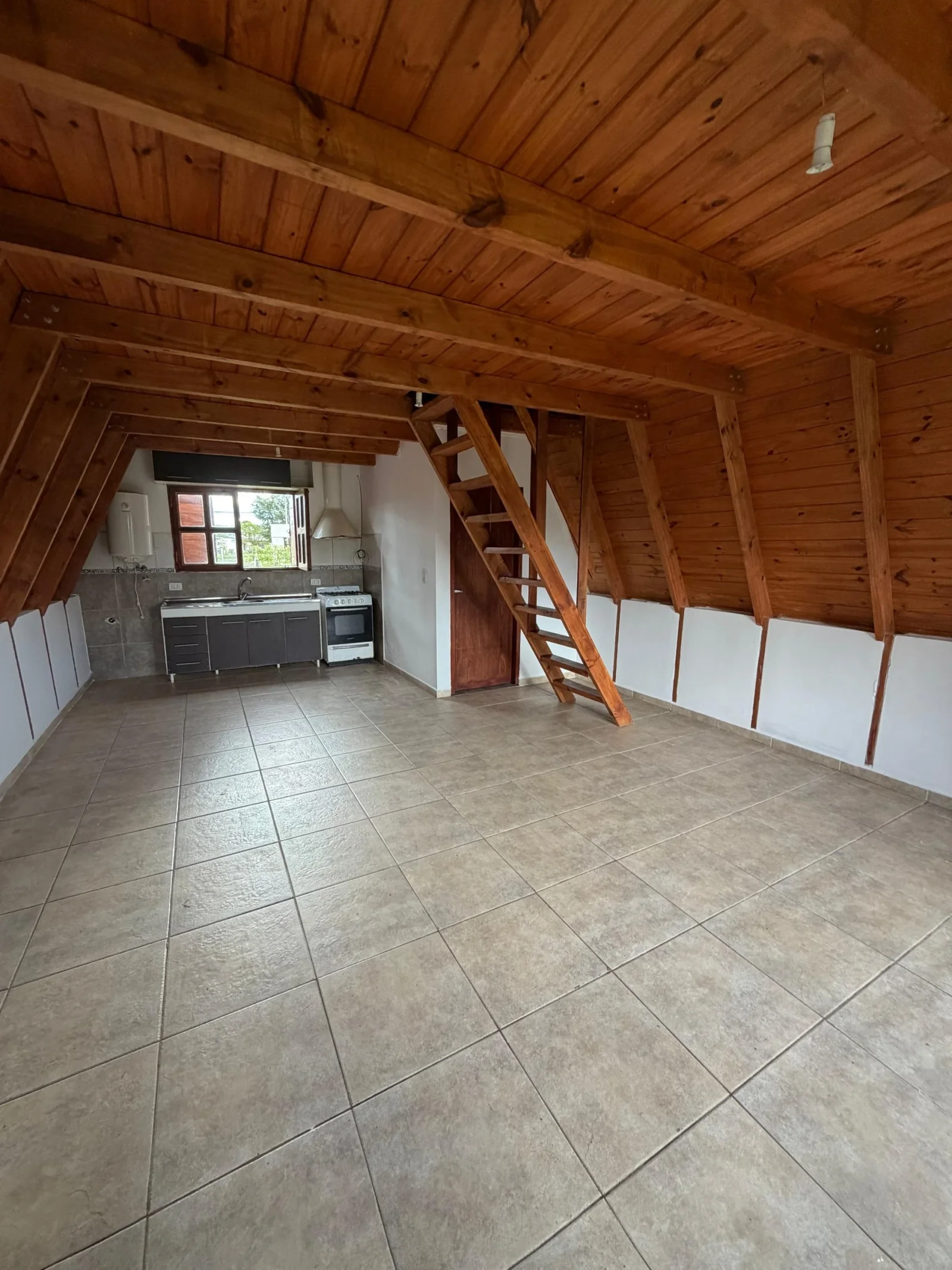 Casa en alquiler c/ cochera en Almafuerte - Imagen 2