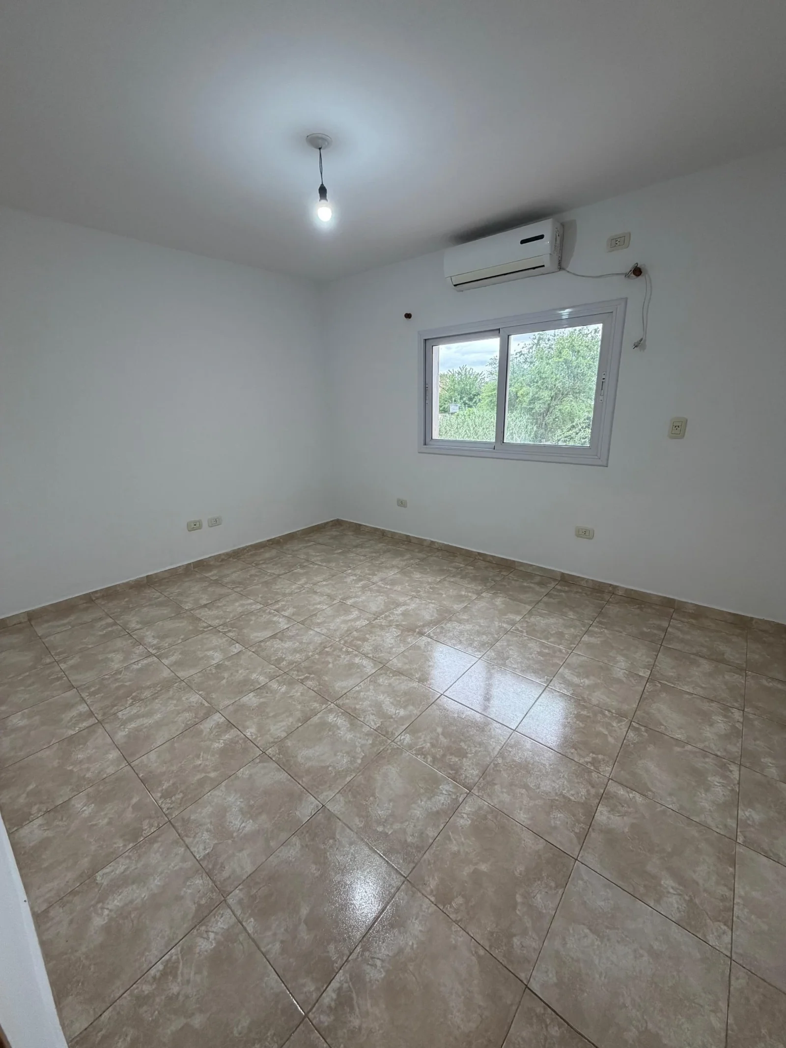 Casa en alquiler c/ cochera en Almafuerte - Imagen 4