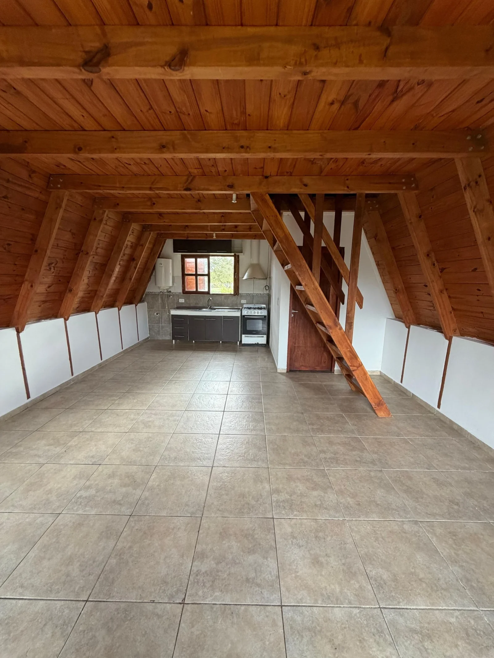 Casa en alquiler c/ cochera en Almafuerte - Imagen 3