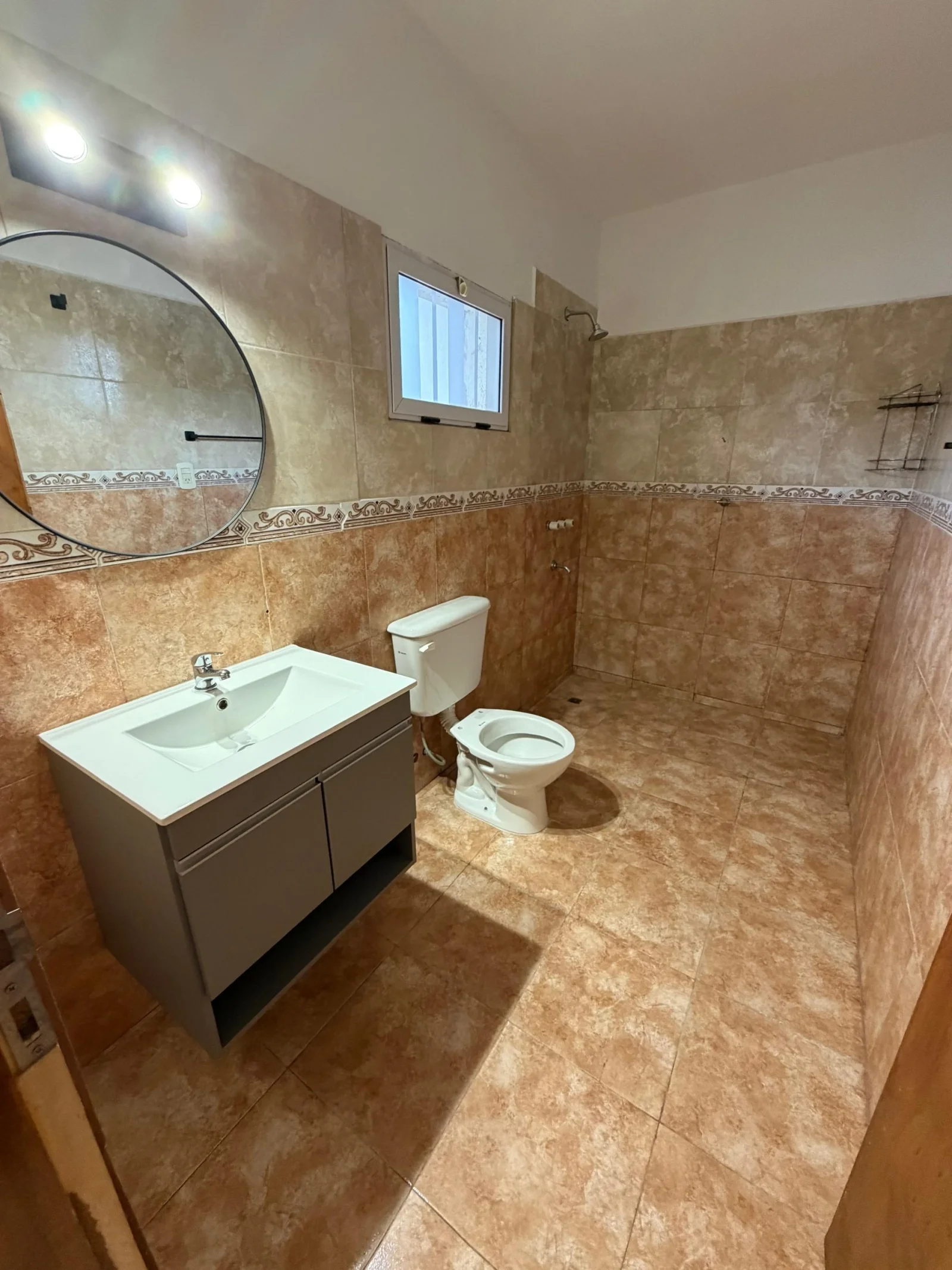 Casa en alquiler c/ cochera en Almafuerte - Imagen 3