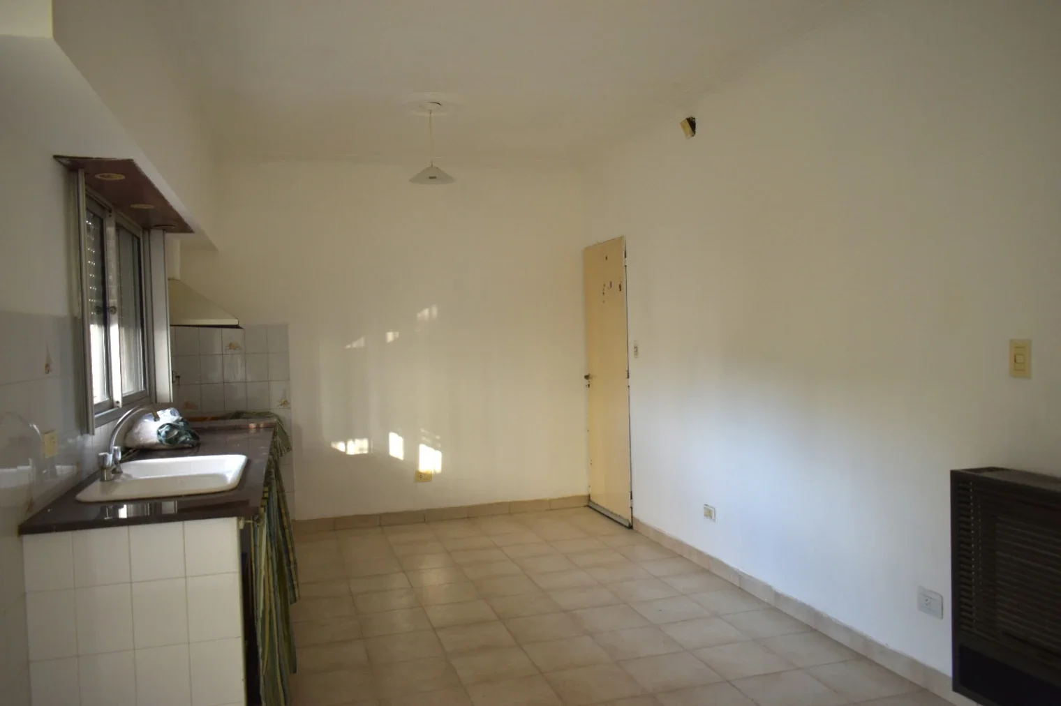 Casa en alquiler c/ cochera en Punta Alta - Imagen 4