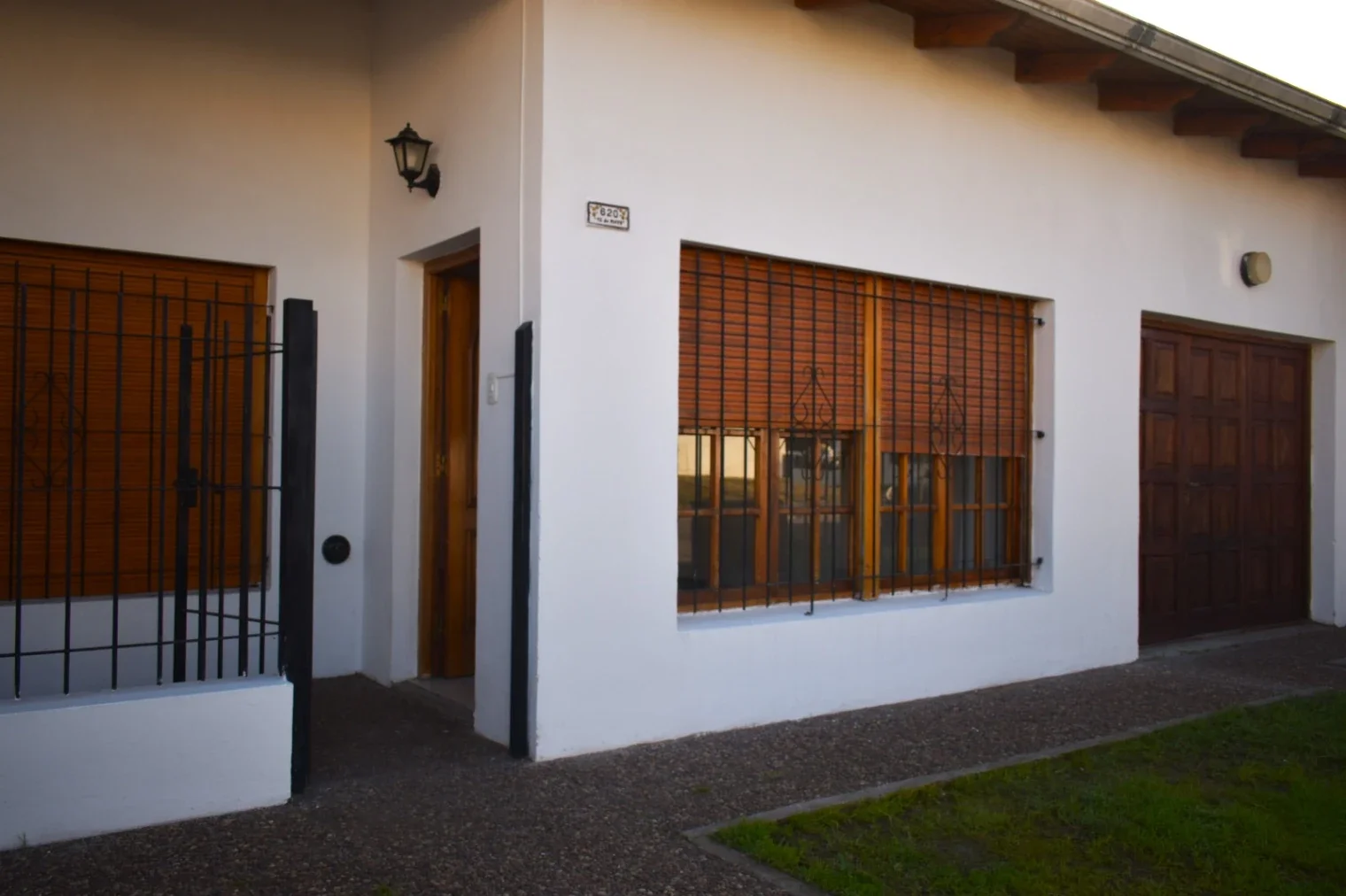 Casa en alquiler c/ cochera en Punta Alta - Imagen 1