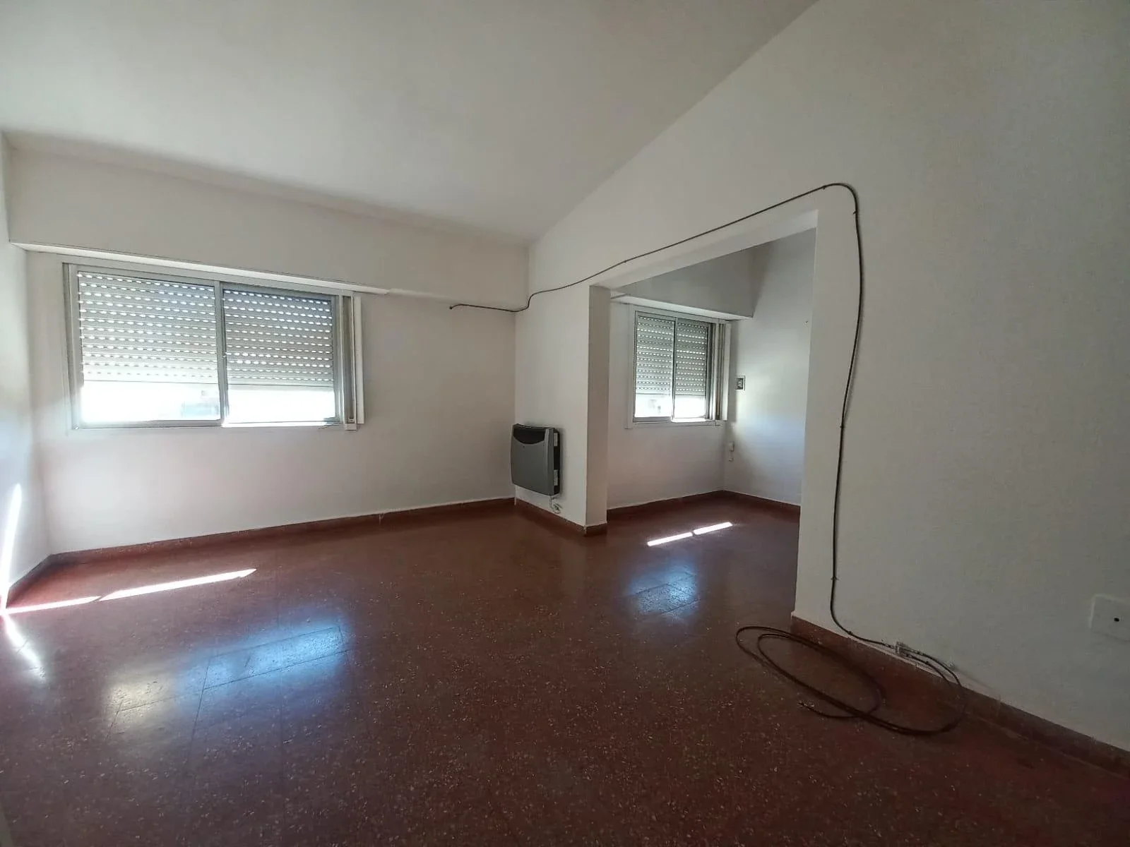 Casa en alquiler de 3 dormitorios c/ cochera en Punta Alta - Imagen 2