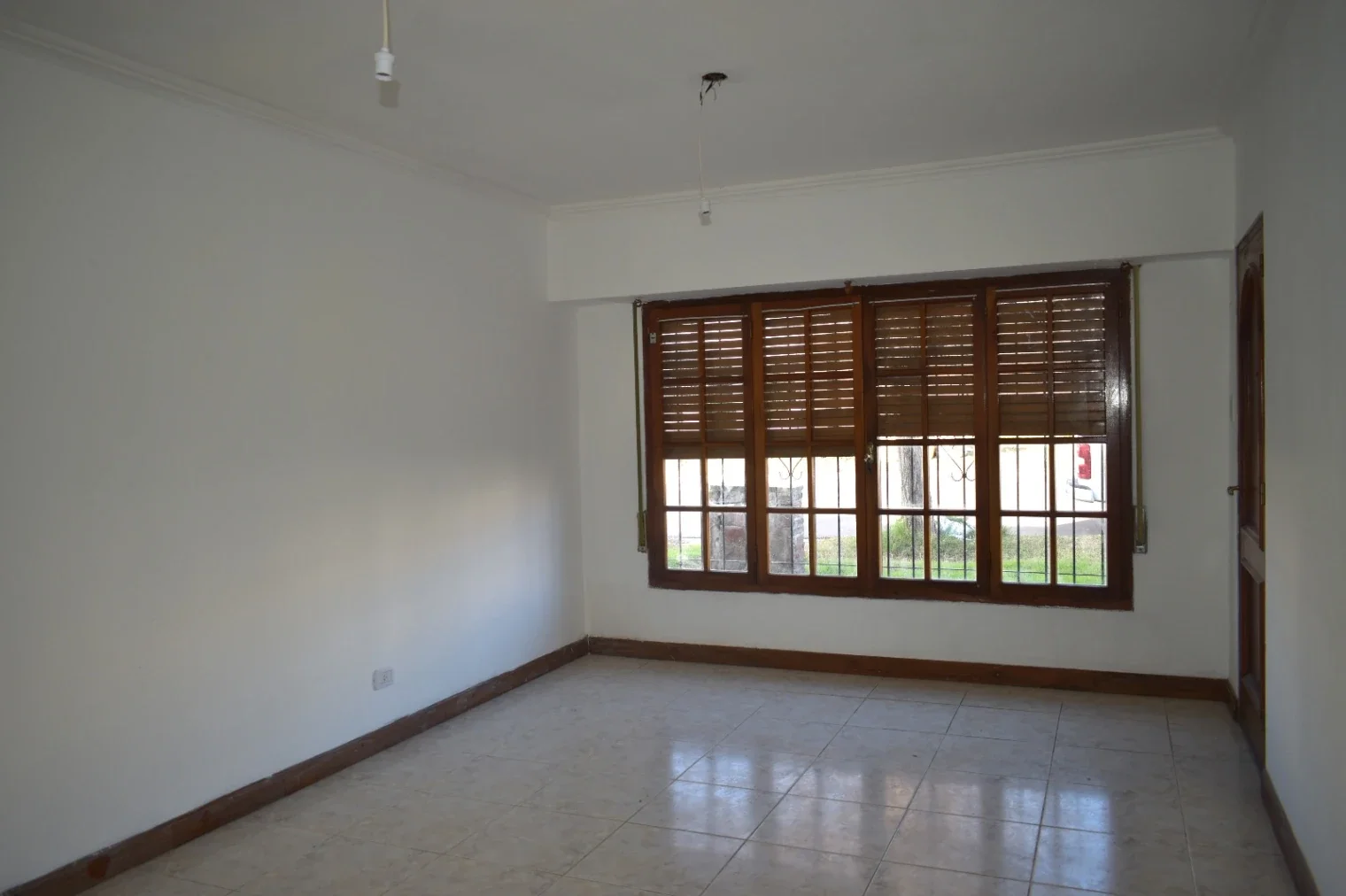 Casa en alquiler c/ cochera en Punta Alta - Imagen 2