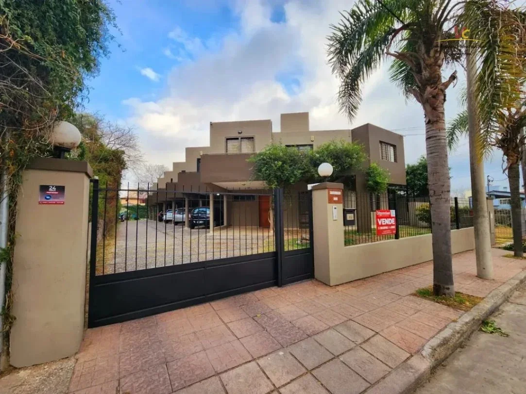 Dúplex 2 Dormitorios con Pileta, Patio y Cochera – Sol y Lago, Carlos Paz - Imagen 1