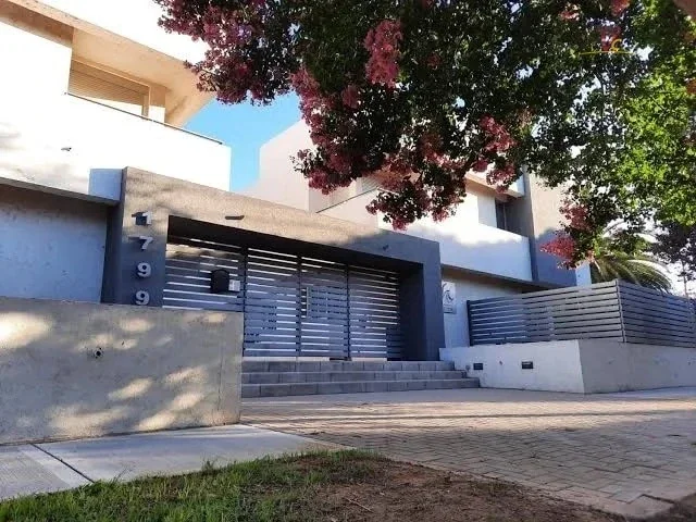 DEPTO. TIPO DUPLEX EN COMPLEJO EN ALQUILER CON DOBLE COCHERA EN BA. SANTA RITA - Imagen 2
