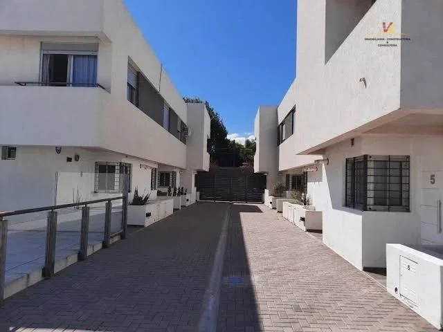 DEPTO. TIPO DUPLEX EN COMPLEJO EN ALQUILER CON DOBLE COCHERA EN BA. SANTA RITA - Imagen 1