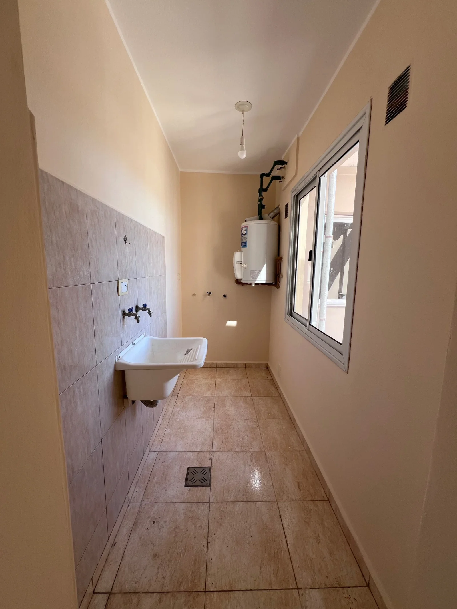 ALQUILER – Departamento 5 Avda. Del Libertador 1467, Alta Gracia - Imagen 1