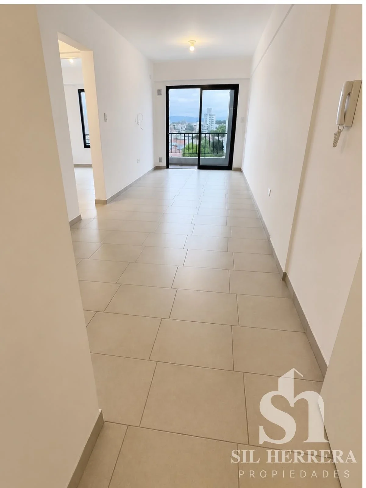 Departamento en alquiler c/ cochera en Centro - Imagen 2
