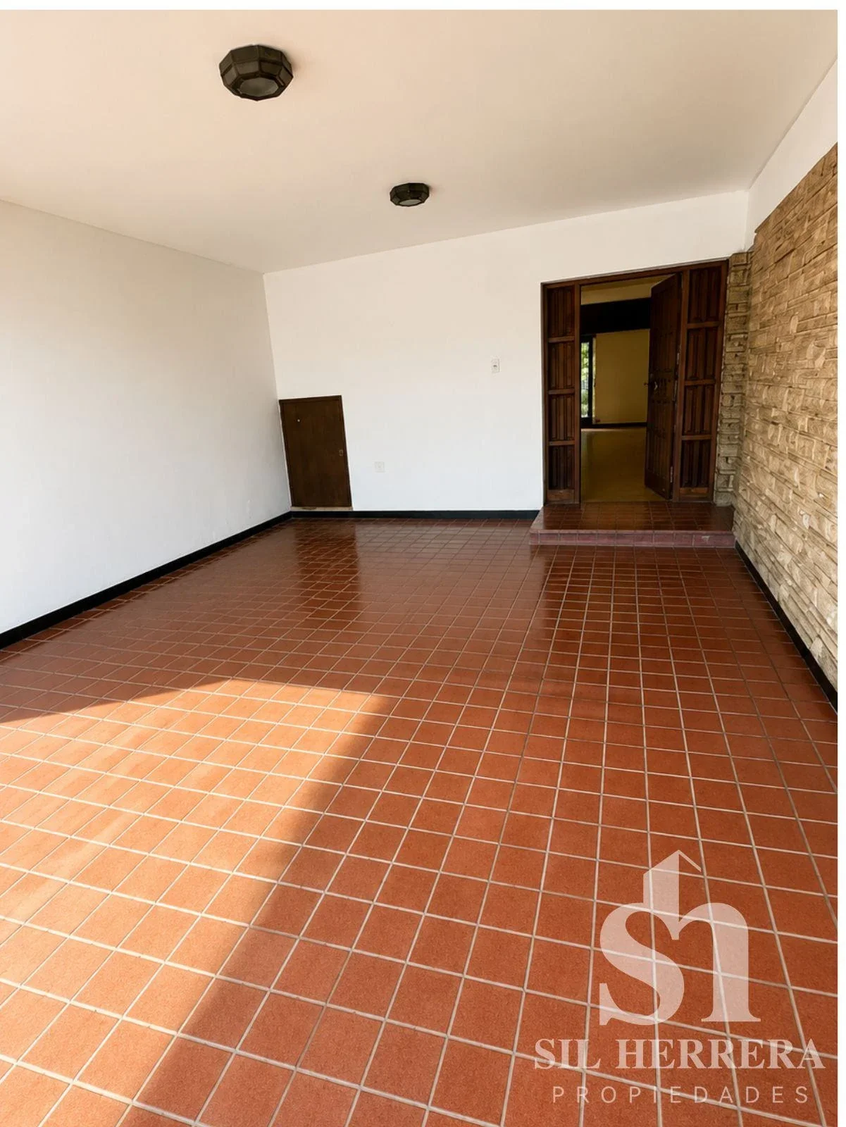 Casa en alquiler c/ cochera en Centro - Imagen 2