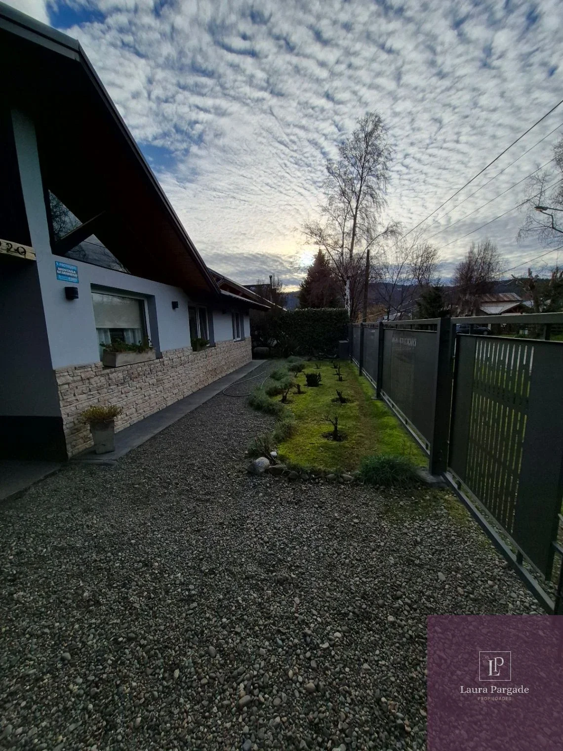 Casa en venta c/ cochera en San Martin de los Andes - Imagen 2