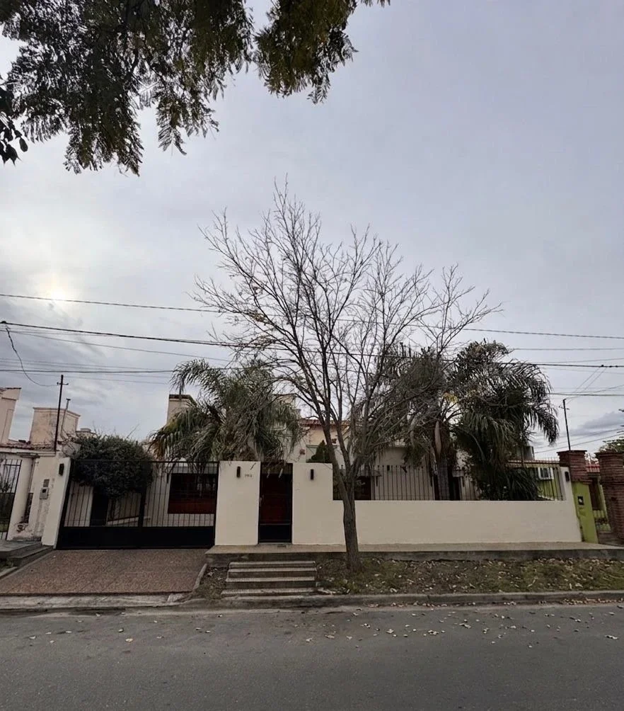 Casa en venta c/ cochera en Ingenieros - Imagen 1