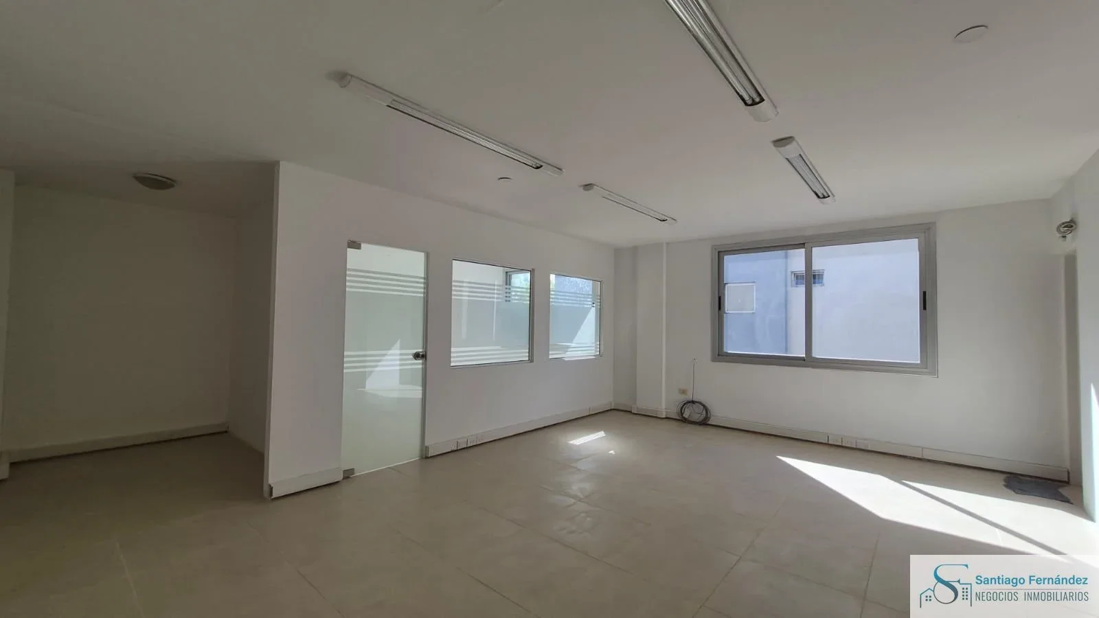 Oficina en alquiler 50 m2  1 despacho Office baño cochera Pilar - Imagen 5