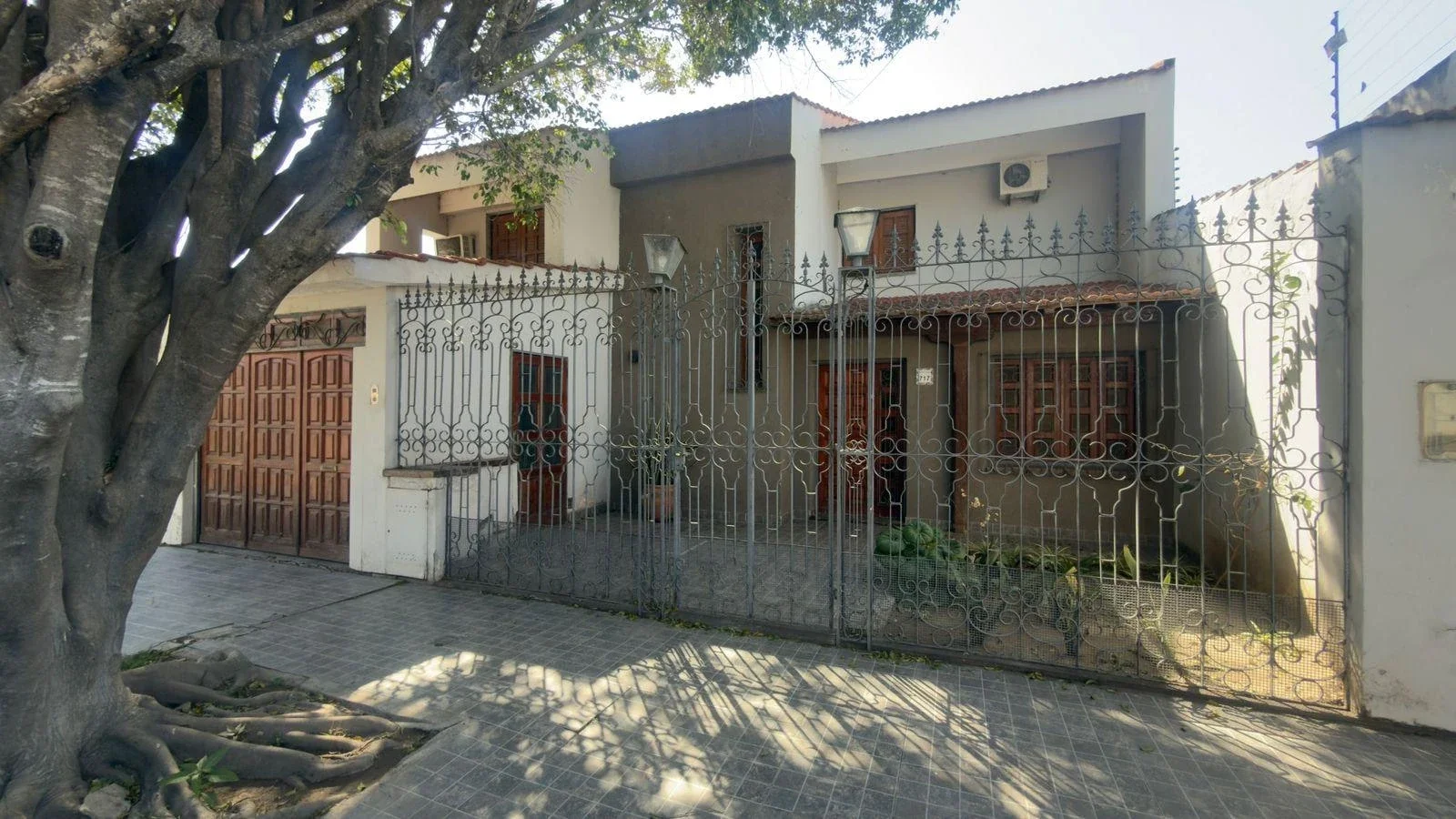 Casa en alquiler c/ cochera en Otros Barrios - Imagen 1