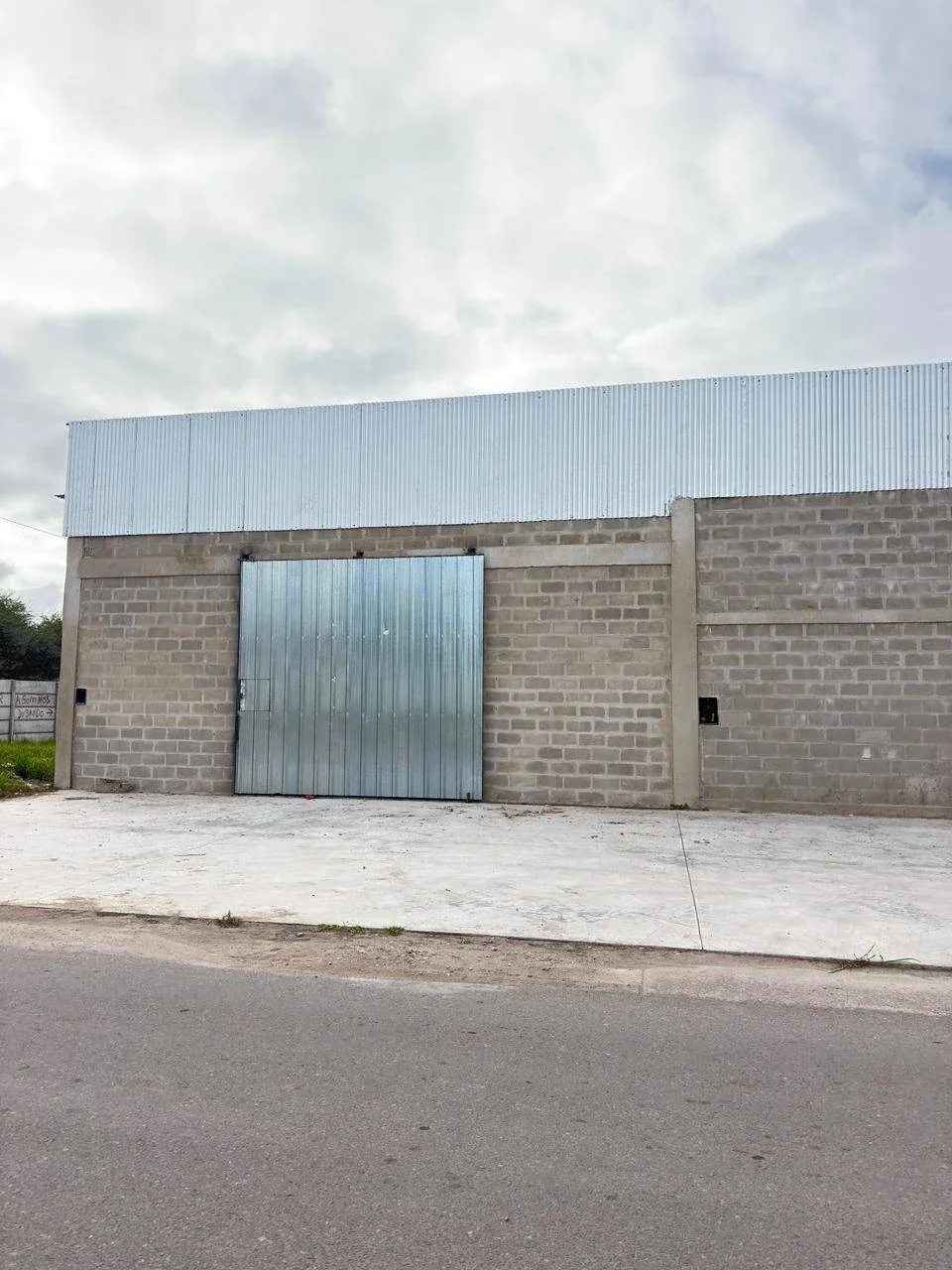 Galpón en alquiler de 1980m2 ubicado en Otros Barrios - Imagen 2