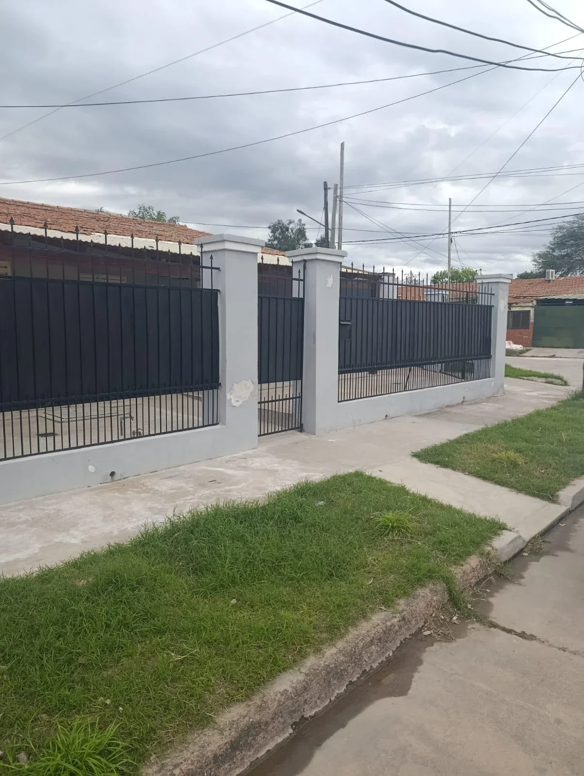 Casa en alquiler c/ cochera en Otros Barrios - Imagen 1