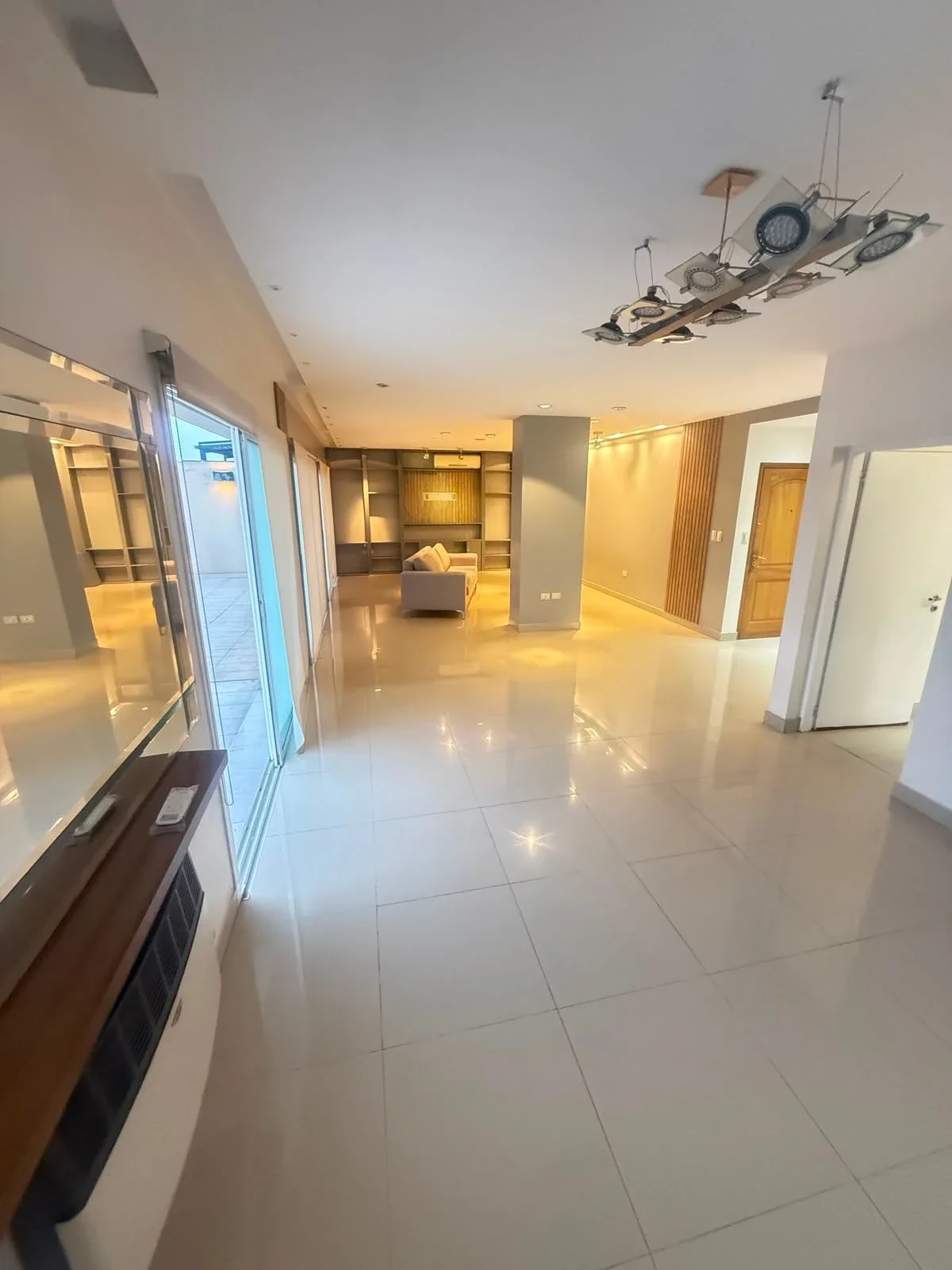 Departamento en alquiler c/ cochera en Centro - Imagen 2