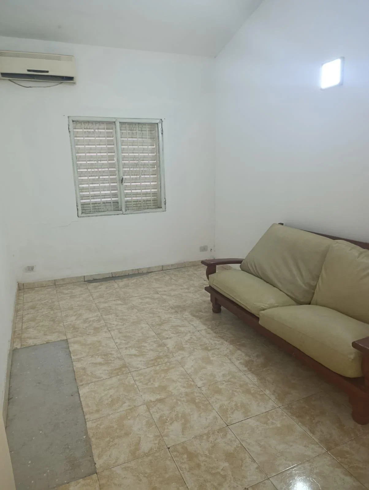 Casa en alquiler c/ cochera en Otros Barrios - Imagen 4