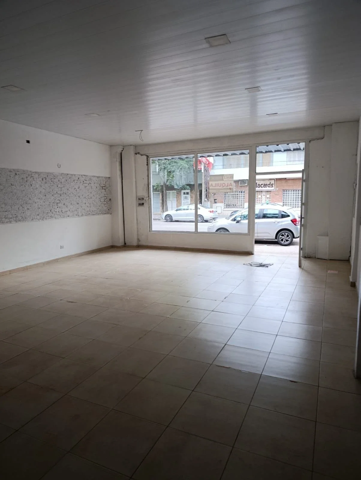 Local comercial en alquiler ubicado en Centro - Imagen 2
