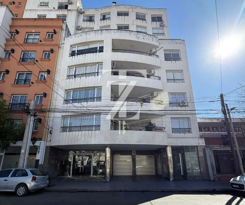 Departamento en alquiler c/ cochera en Centro - Imagen 1