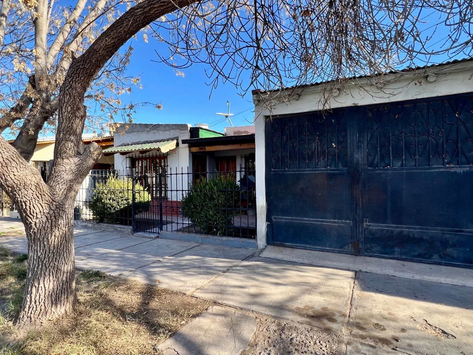 Casa en venta de 4 habitaciones y cochera para dos vehículos en San Rafael - Imagen 1