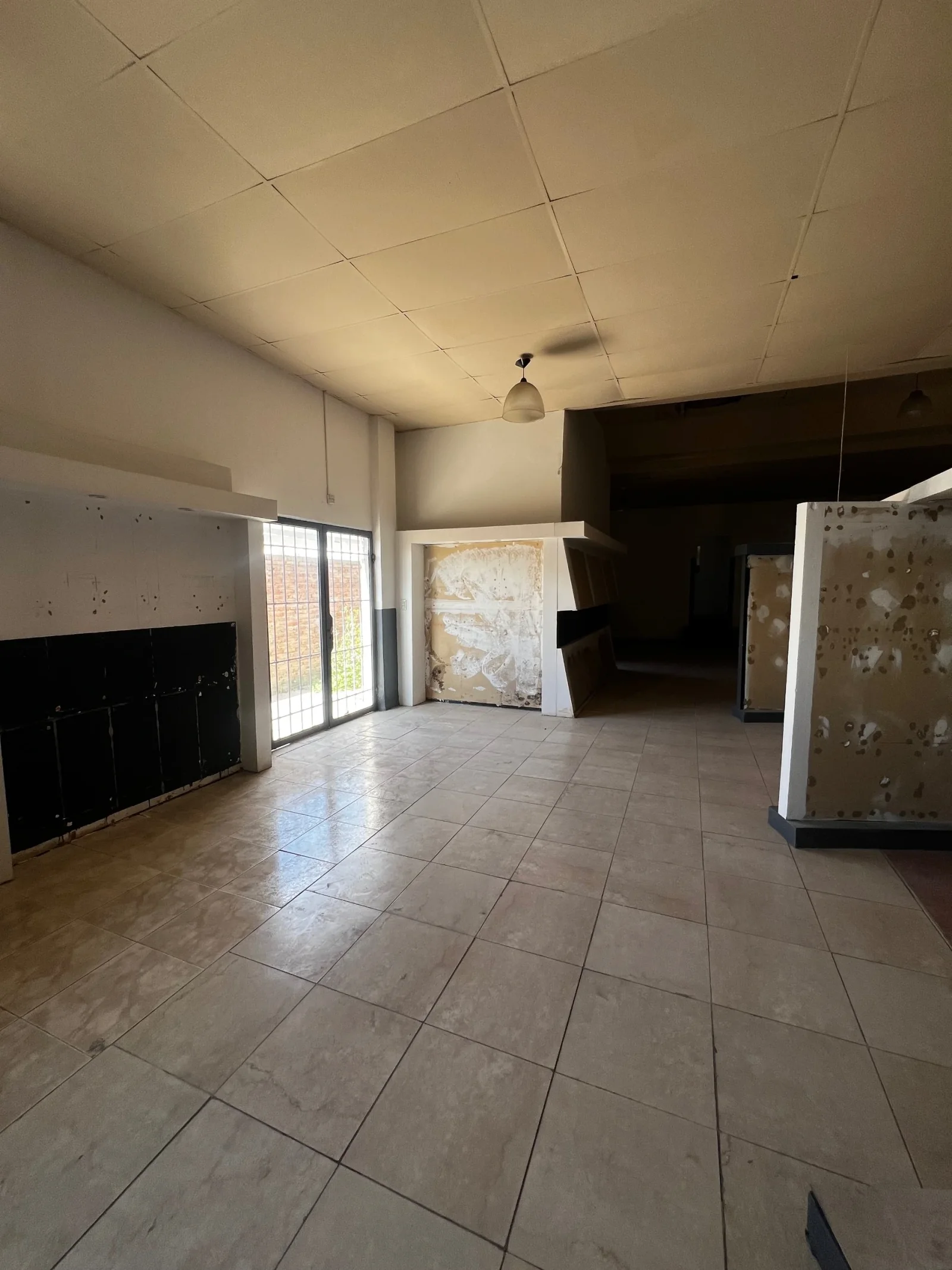 Local comercial en venta, céntrico ubicado en San Rafael - Imagen 2
