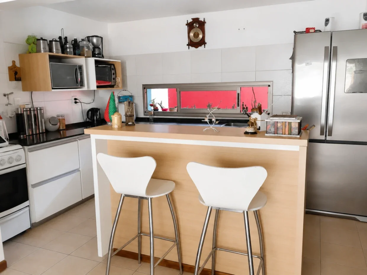 Casa en venta de 4 habitaciones y cochera doble en San Rafael - Imagen 3