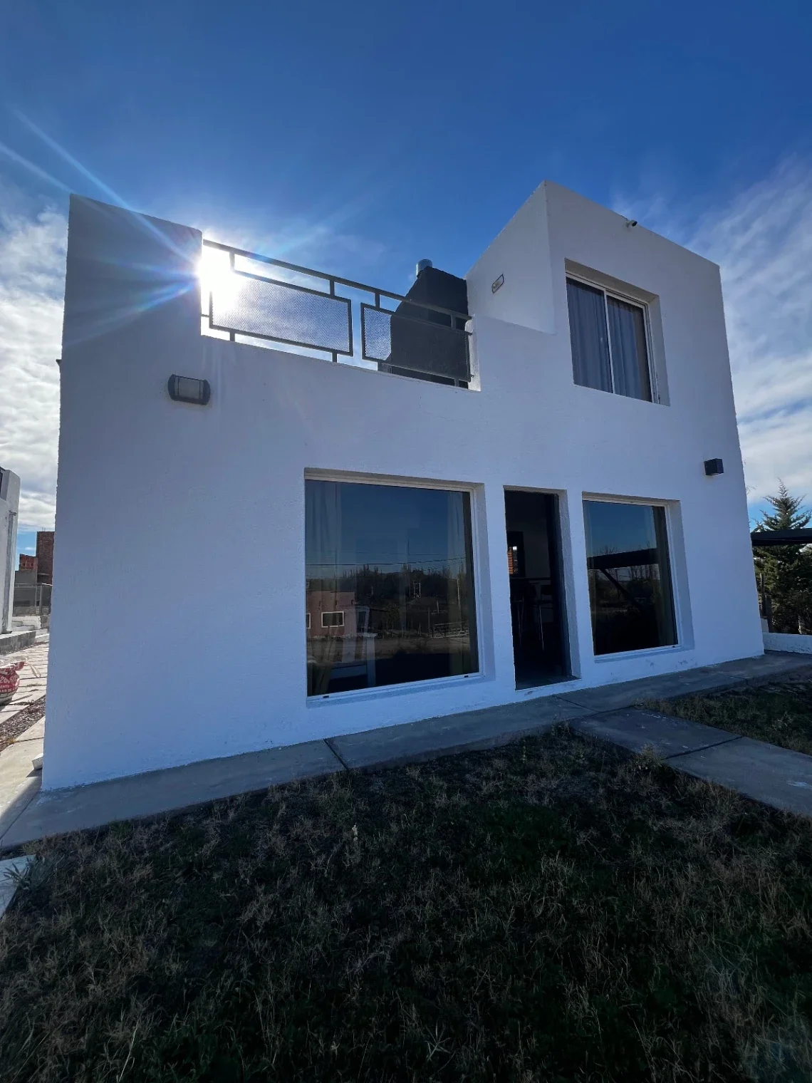 Complejo inmobiliario residencial, dos duplex a estrenar y dos dptos a terminar - Imagen 4
