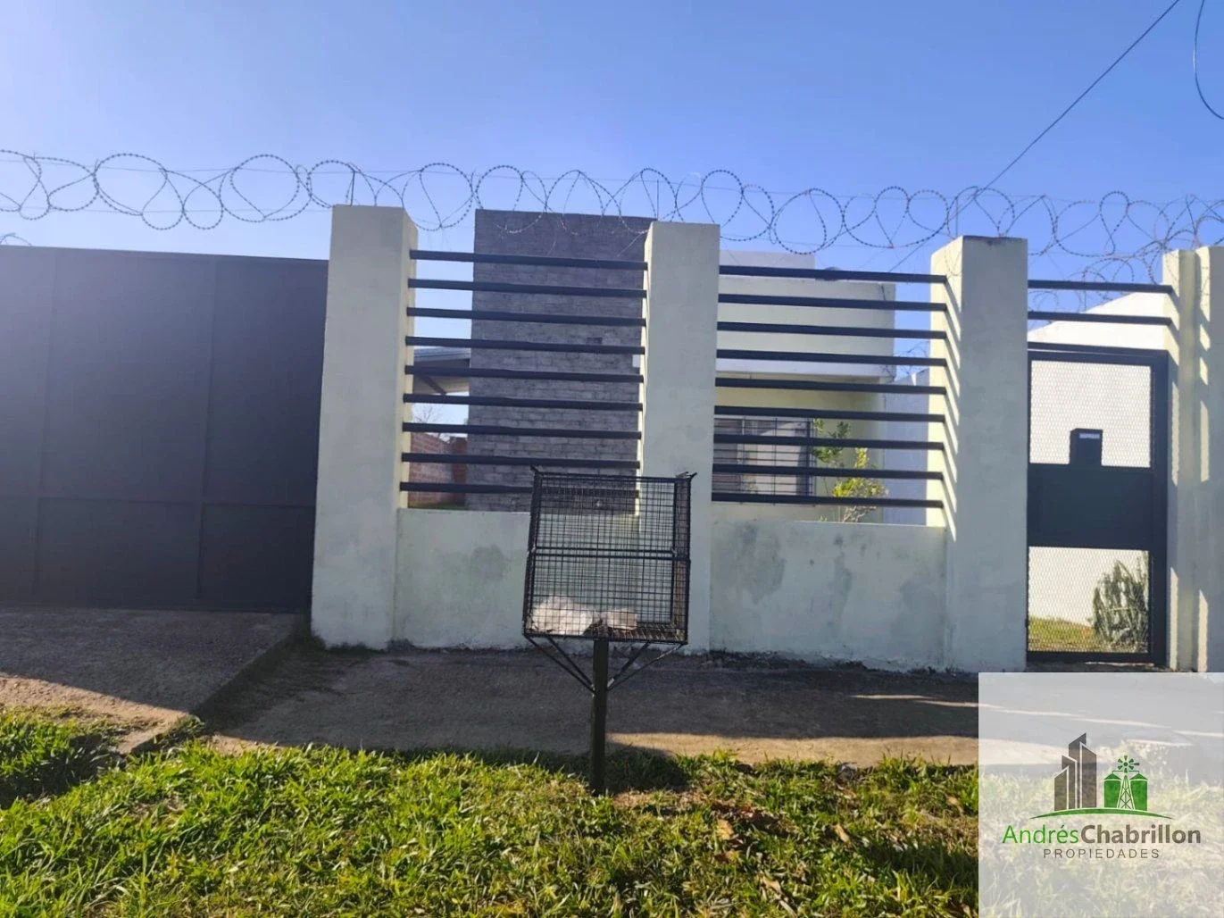 Casa en alquiler c/ cochera en Concordia - Imagen 1