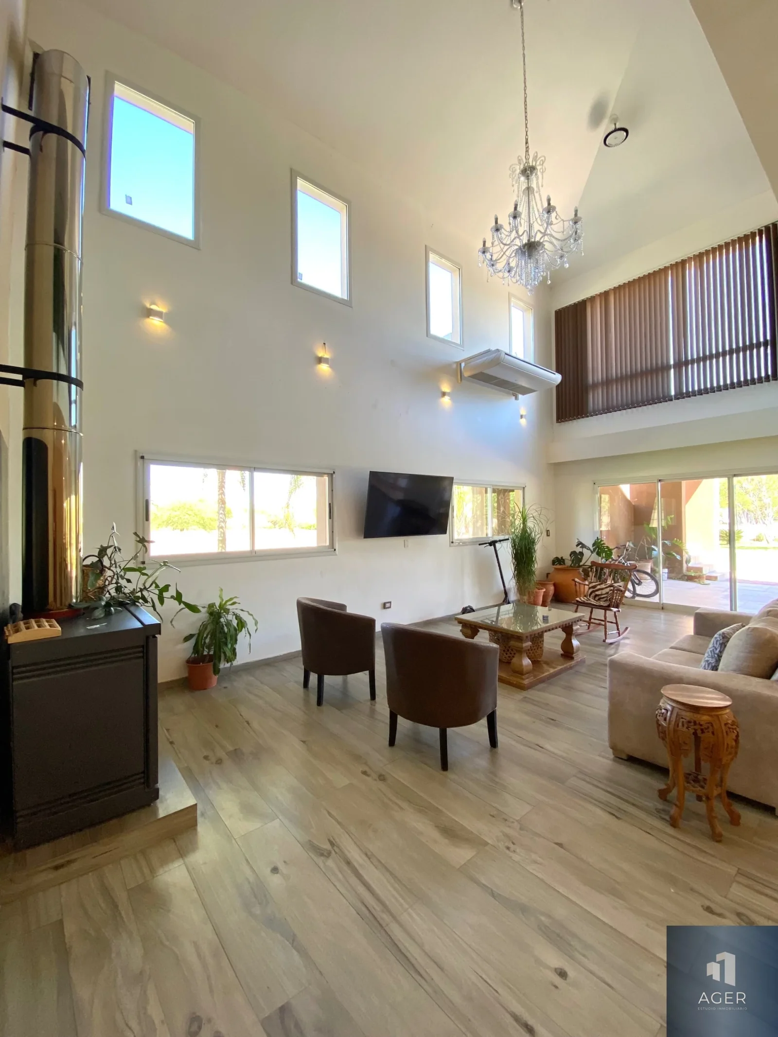 VENDE CASA EJECUTIVA / CHACRAS DEL VALLE NUEVO - Imagen 2