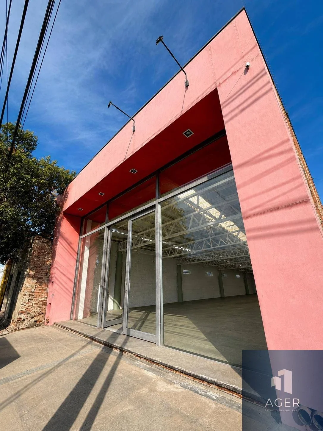 ALQUILA LOCAL COMERCIAL / SOBRE AV. ALEM - Imagen 1