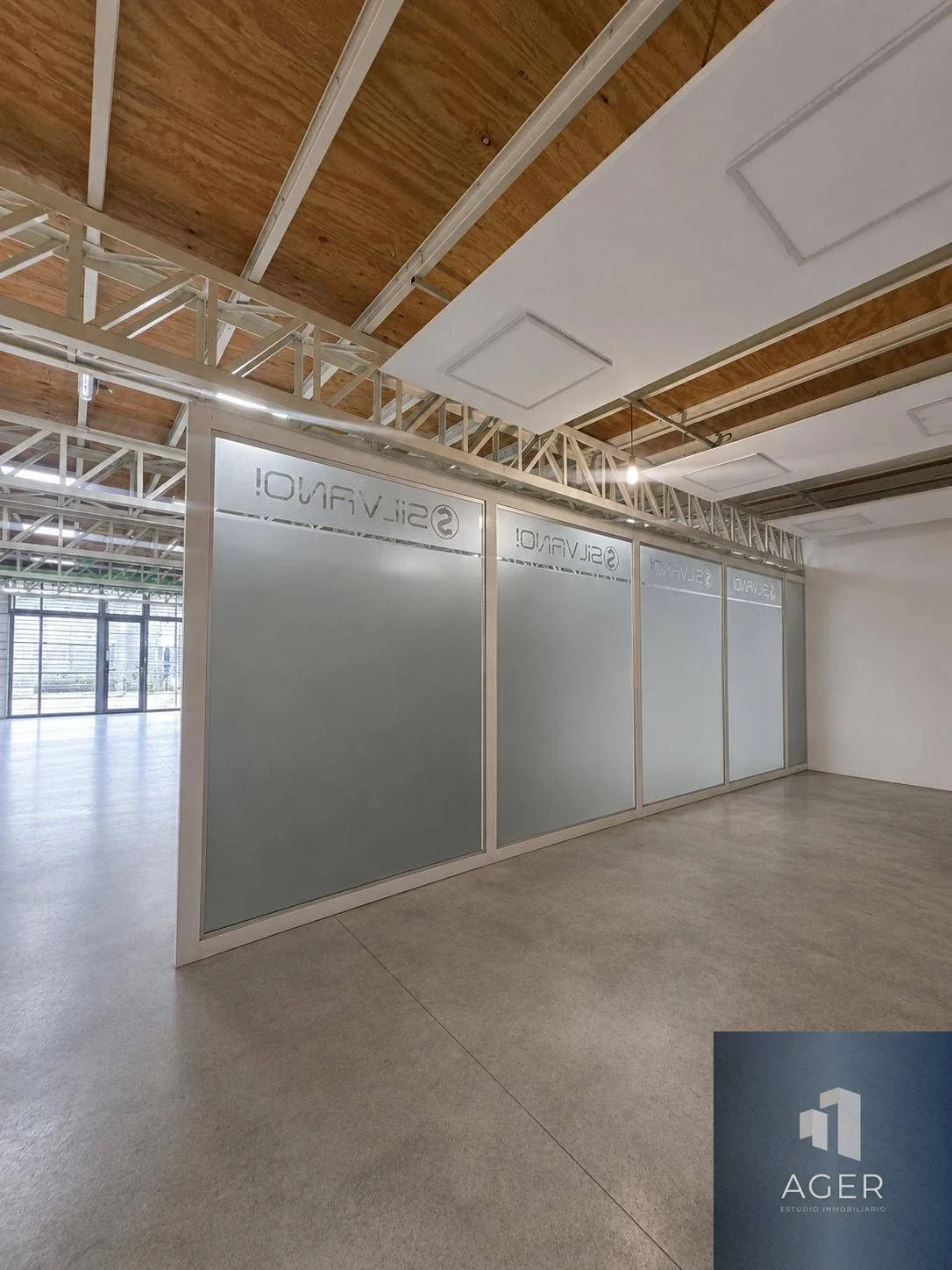 ALQUILA LOCAL COMERCIAL / SOBRE AV. ALEM - Imagen 4