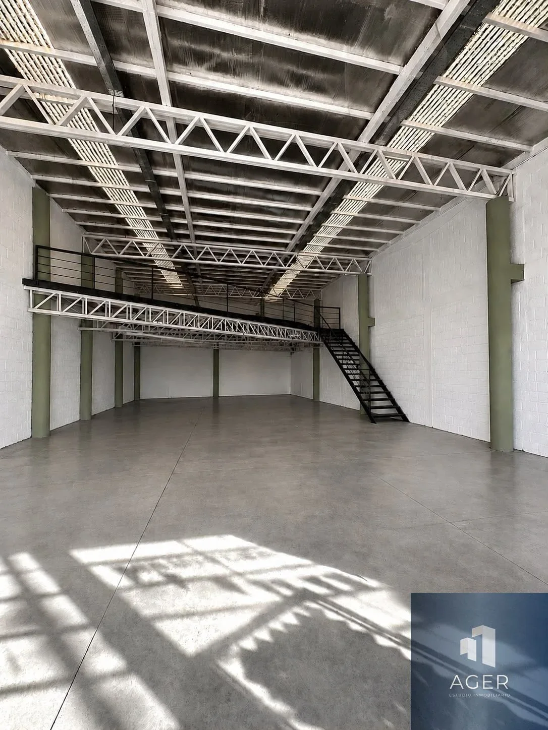 ALQUILA LOCAL COMERCIAL / SOBRE AV. ALEM - Imagen 2