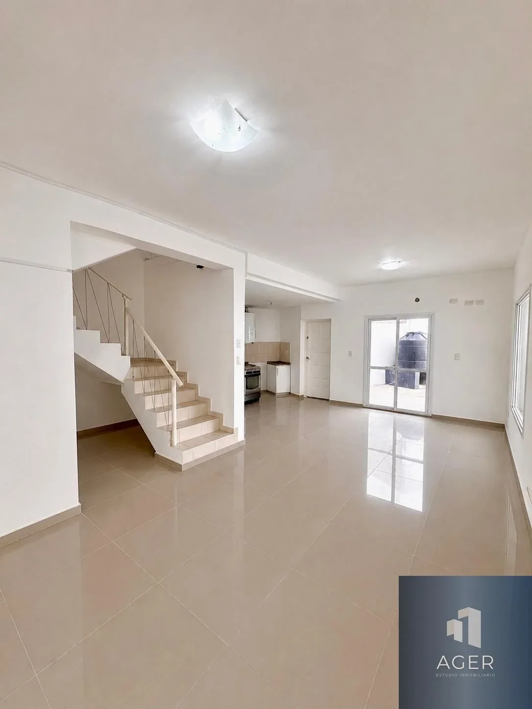 ALQUILA DUPLEX / ZONA ALTA (A UNA CUADRA DE AV. OCAMPO) - Imagen 2