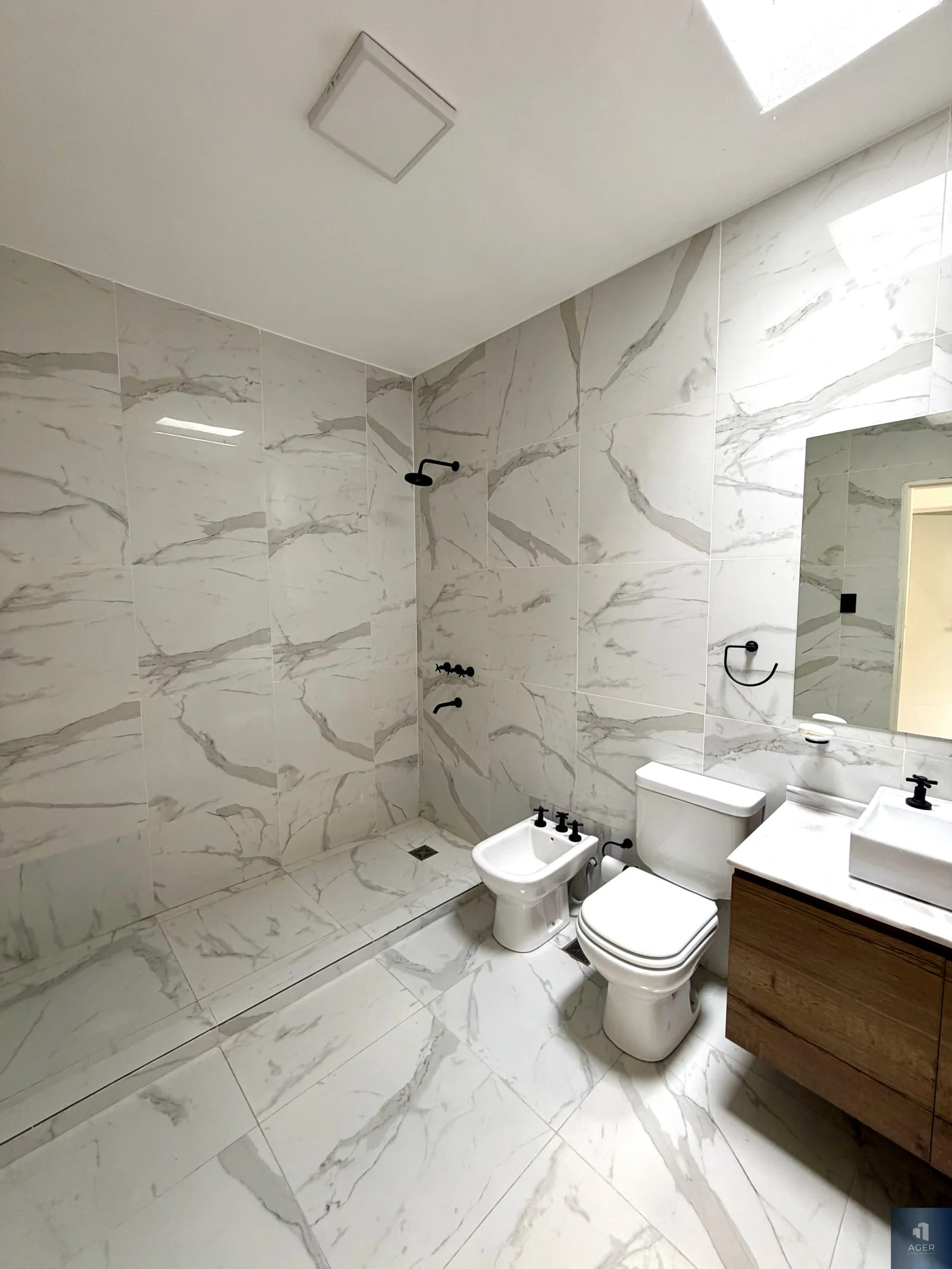 ALQUILA DUPLEX EJECUTIVO / ZONA ALTA - Imagen 4