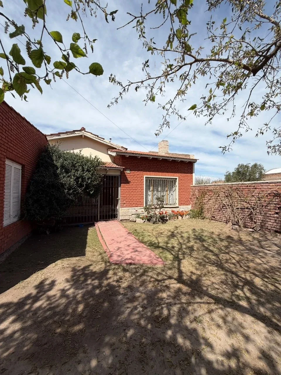 Casa en venta c/ cochera en San Rafael - Imagen 1