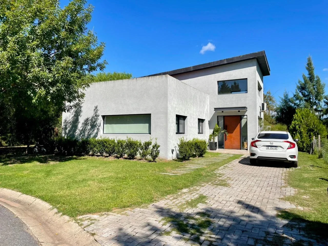 Casa en Barrio Los Olivares, 4 ambientes con piscina - Imagen 1