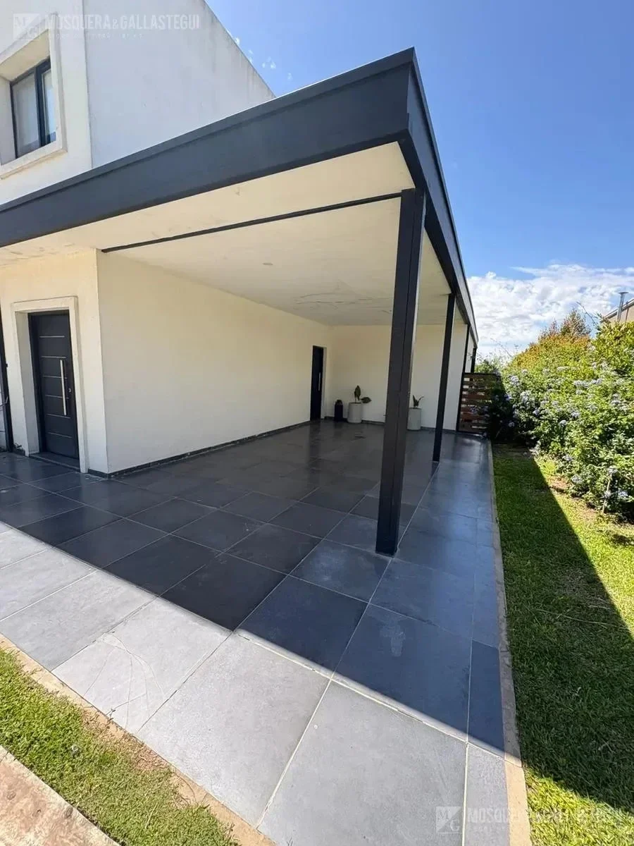 Barrio San Eduardo, 5 ambientes con Pileta - Imagen 3