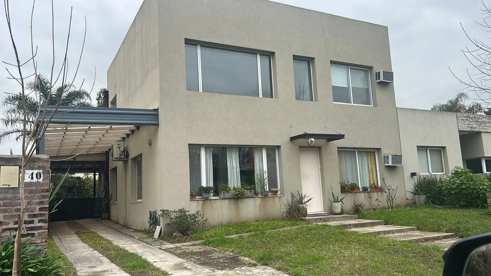 Casa en Barrio Los Olivares, 4 ambientes con piscina - Imagen 1