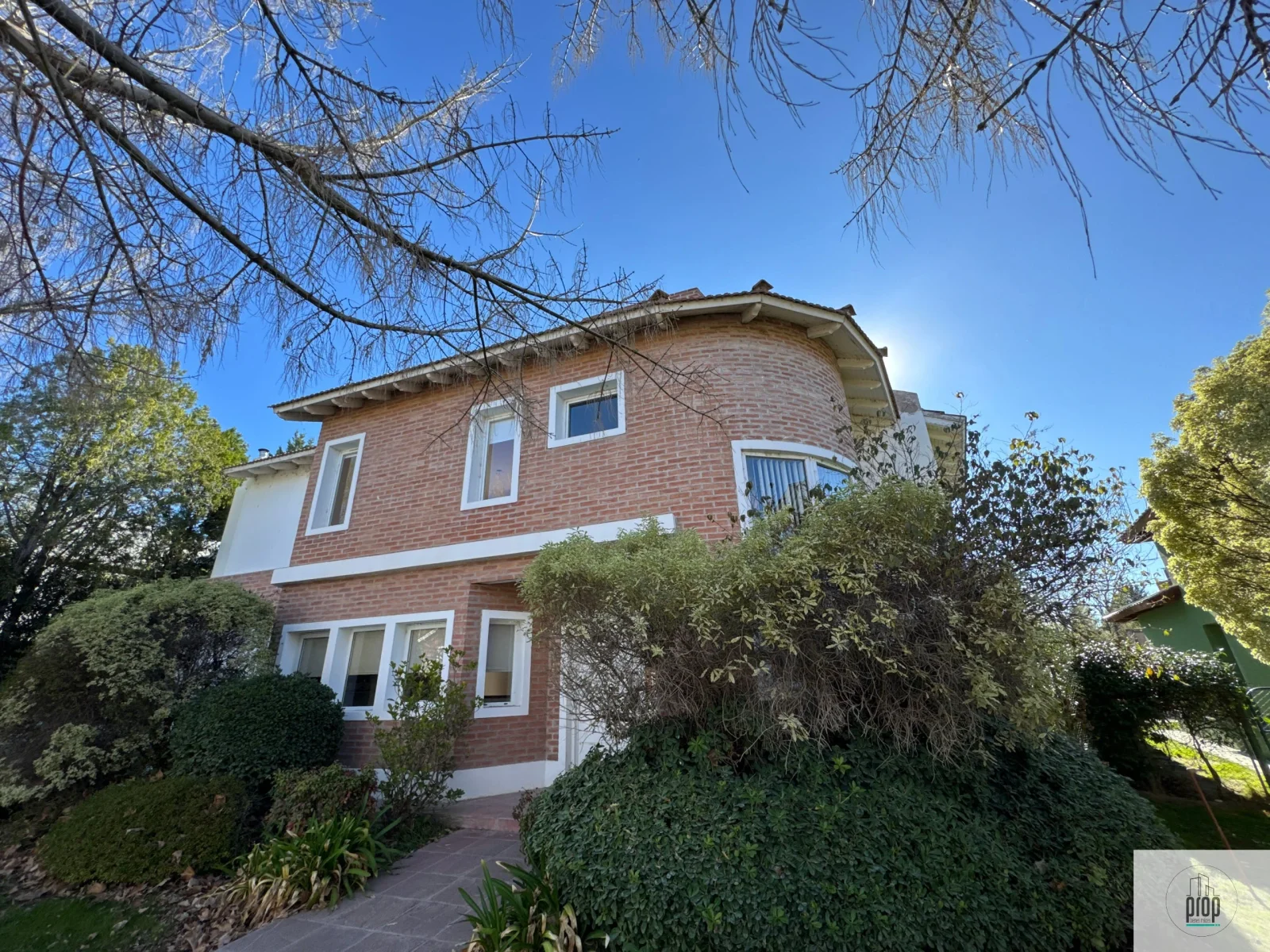 Casa en venta c/ cochera en Otros Barrios - Imagen 2