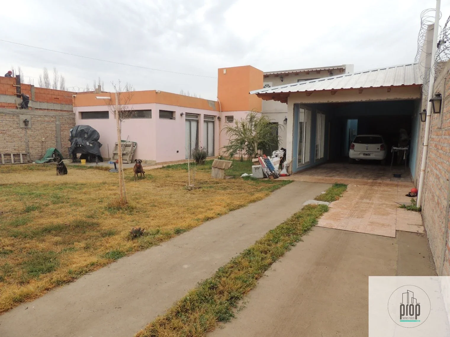 Casa en venta c/ cochera en General Fernández Oro - Imagen 2