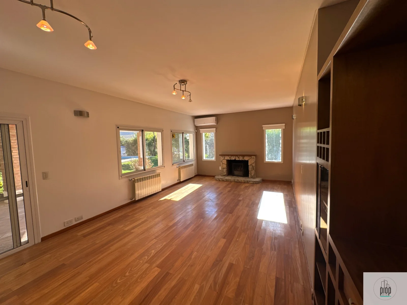 Casa en venta c/ cochera en Otros Barrios - Imagen 3