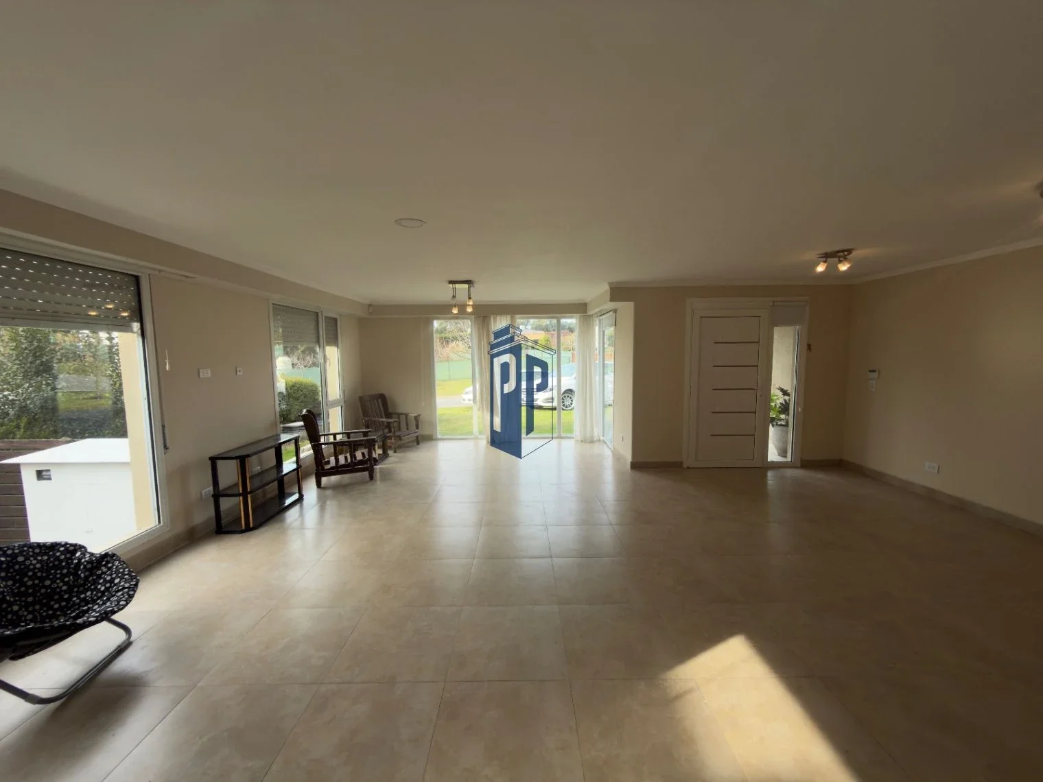 Casa de 4 Dormitorios (2 en Suite) con Piscina en Arenas del Sur Norte - Imagen 2