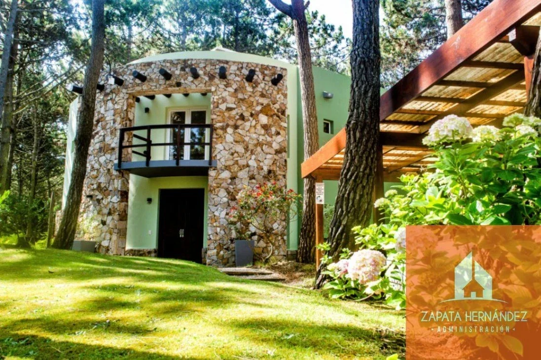 Casa en venta c/ cochera en Mar de las Pampas - Imagen 1