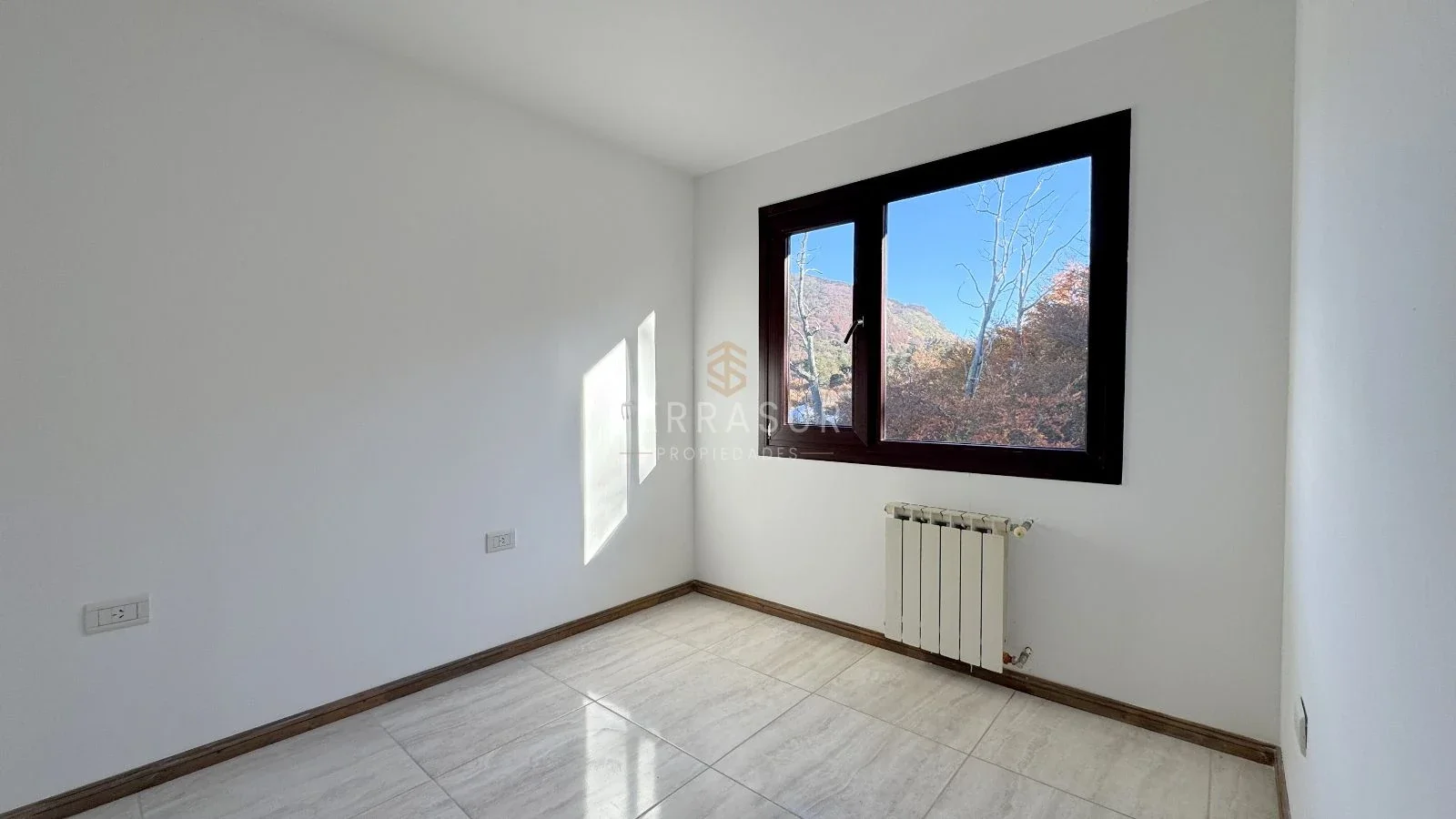 Dúplex en VENTA de 3 dormitorios c/ cochera en Ushuaia - Imagen 4