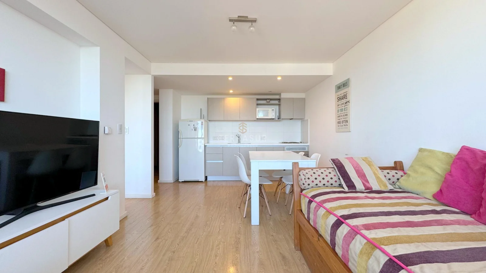 Depto. céntrico y amoblado c/ amenities con vista al Beagle!!! - Imagen 2