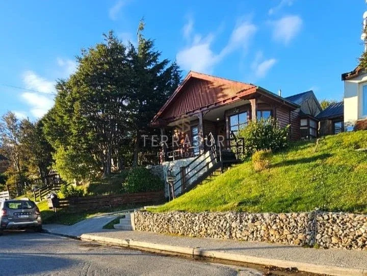 Casa en alquiler de 3 dormitorios y quincho! - Imagen 1