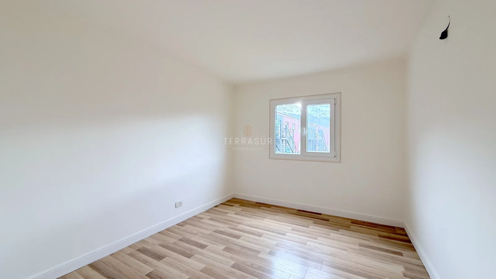 Excelente departamento de 4 dormitorios y 2 Baños en las 300 viviendas! - Imagen 4