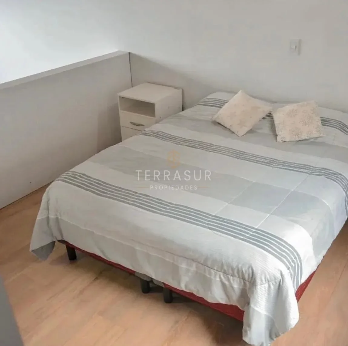 Departamento c/ cochera descubierta. - Imagen 4