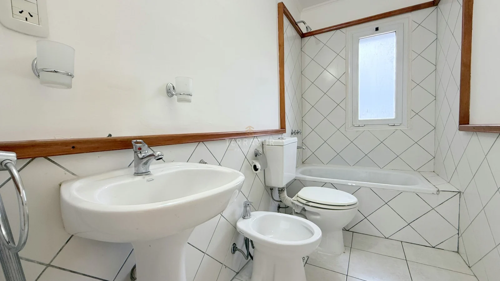 Excelente departamento de 4 dormitorios y 2 Baños en las 300 viviendas! - Imagen 3